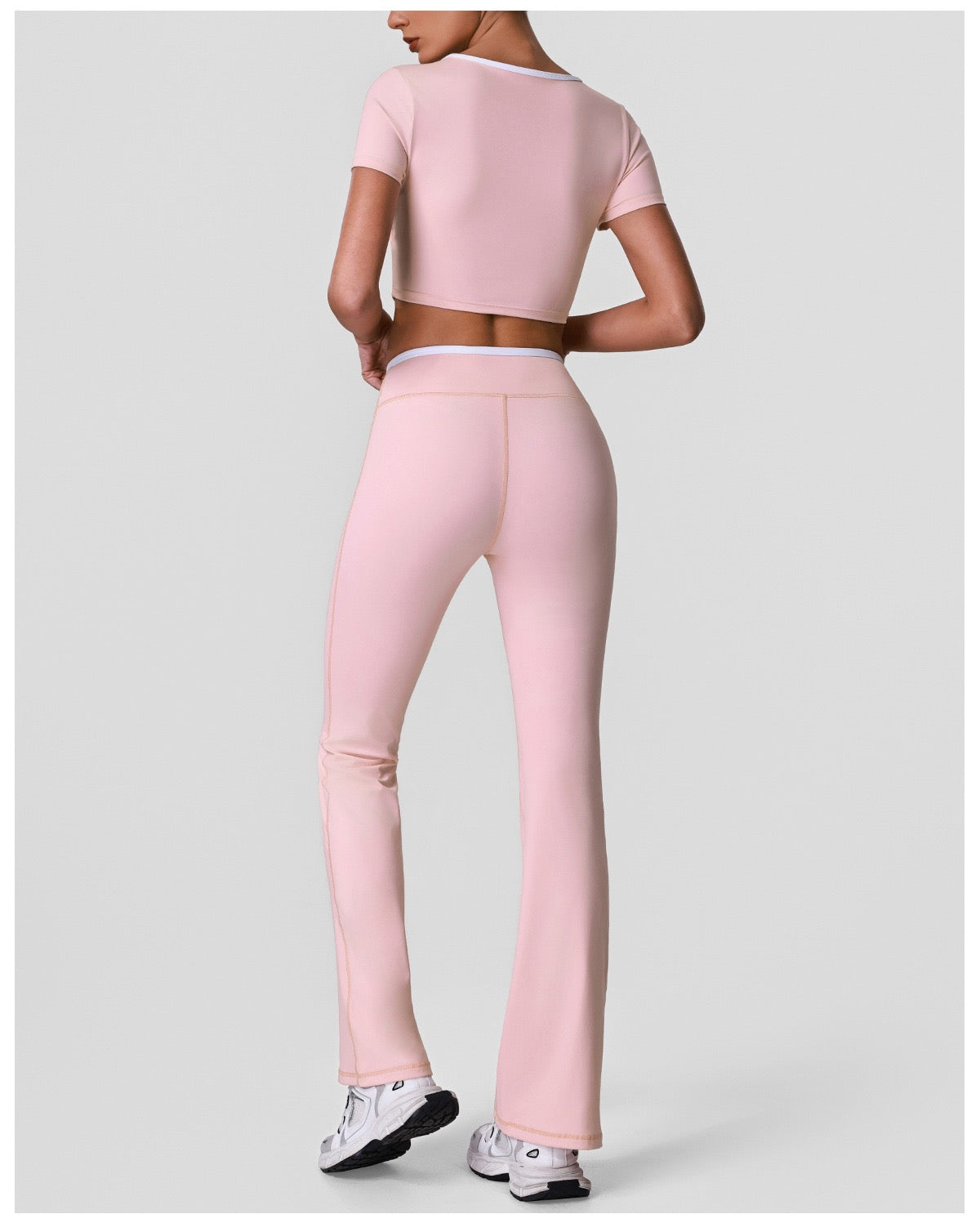 Sports Set with Padded Top, Color-Blocked Fitness Short-Sleeve Yoga Pants.